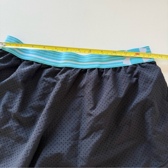 Under Armour Women’s Running Shorts Black Mesh Blue Logo Waistband - Picture 5 of 6